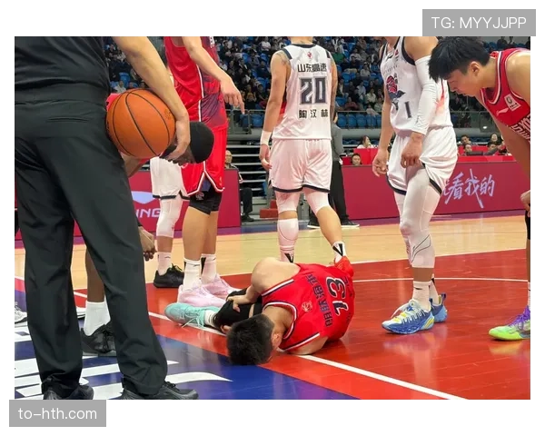 左膝前交叉韧带断裂赛季报销 郭艾伦职业生涯遭遇重大打击